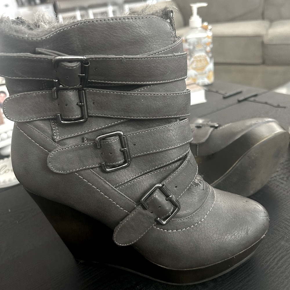 Faux leather Gray wedge booties